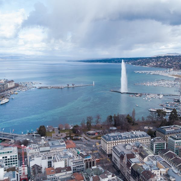 ジュネーブ・オープンが開催されるジュネーブ湖と市内の景観