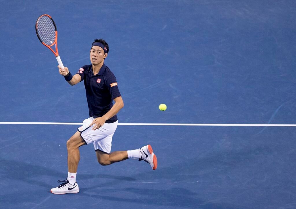 錦織圭が2017年シティ・オープンでプレーする様子