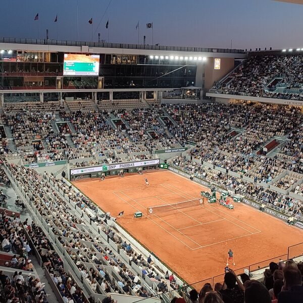 2023年全仏オープンのフィリップ・シャトリエ・コートの試合風景