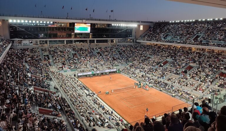 2023年全仏オープンのフィリップ・シャトリエ・コートの試合風景